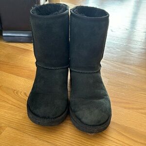 Black Ugg Classic Short Boot
